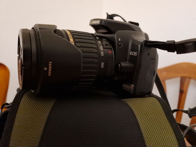 Cámara reflex Canon EOS 400D con 2 objetivos.