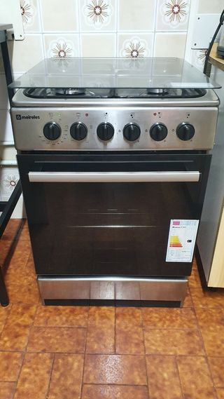 Cocina de gas Meireles con horno eléctrico de segunda mano por 112 EUR en  Madrid en WALLAPOP