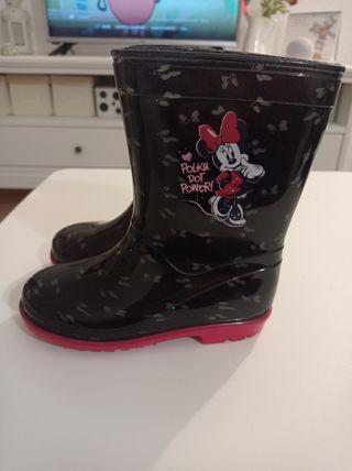 Botas de agua Minnie Talla 26 de segunda mano por 5 EUR en Madrid en  WALLAPOP