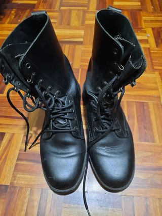 Botas militares cuero talla 42 de segunda mano por 20,5 EUR en Pola de  Siero en WALLAPOP