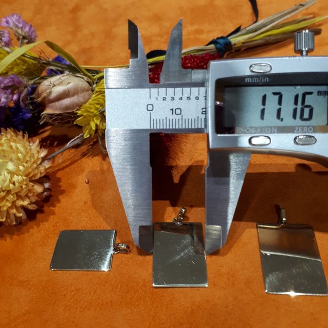 Colgante placa Rectangular oro ley 18kt Amarillo