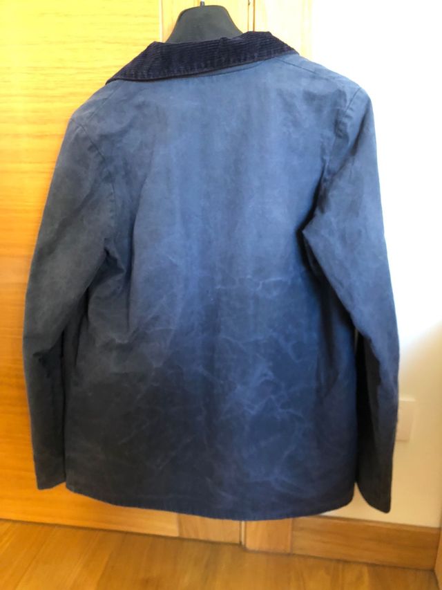 Chaqueta encerada azul oscuro de Urban Outfitters