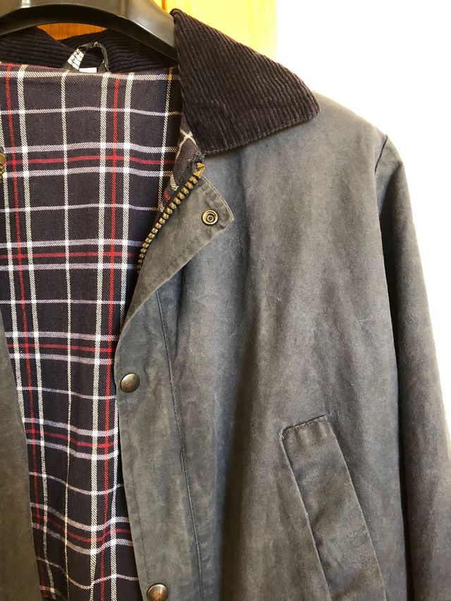 Chaqueta encerada azul oscuro de Urban Outfitters