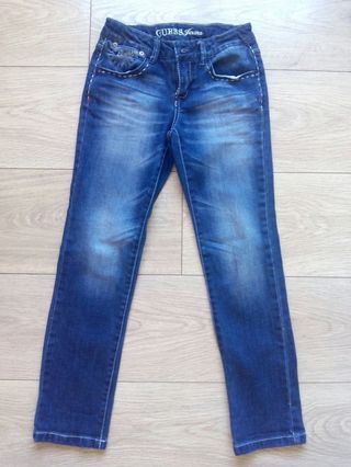 Pantalon marca Guess original de segunda mano por 25 EUR en Balaguer en  WALLAPOP