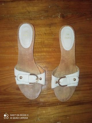 Chanclas de madera de segunda mano por 5 EUR en Llíria en WALLAPOP