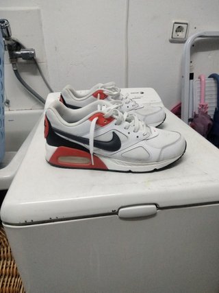 Zapatillas Nike de segunda mano por 60 EUR en Caldes de Malavella en  WALLAPOP
