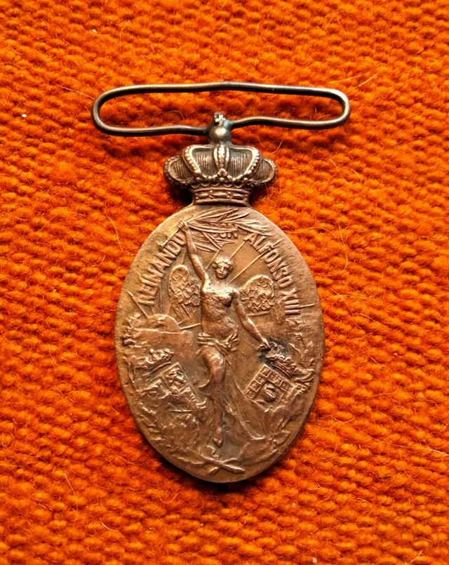 Medalla antigua de Alfonso XIII