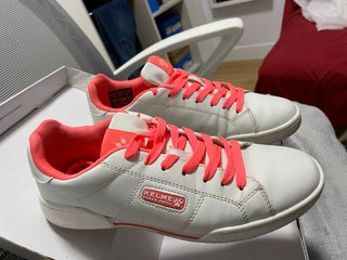 Zapatillas Kelme blancas y rosas de segunda mano por 10 EUR en Gandía en  WALLAPOP
