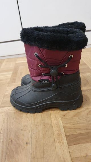Botas nieve Talla 26 de segunda mano por 5 EUR en Collado Villalba en  WALLAPOP