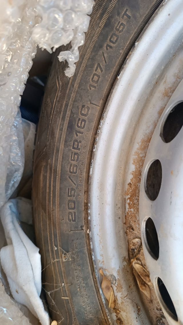 4 ruedas Volkswagen transporter 205/65/16 107/105T