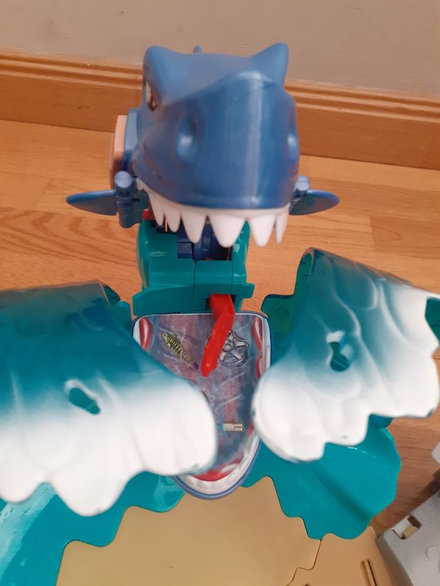 TIBURÓN MEGADESTRUCCIÓN HOT WHEELS