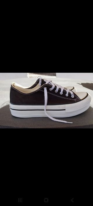 Zapatillas Victoria tipo converse de segunda mano por 15 EUR en Ibi en  WALLAPOP