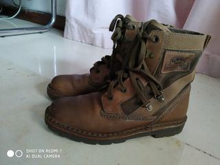 Botas cuero Camel Trophy de segunda mano por 18 EUR en Sevilla en WALLAPOP