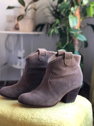 Botines de piel vuelta