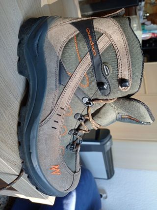 Botas montaña quechua Forclaz 500 novadry man de segunda mano por 35 EUR en  Cornellà de Llobregat en WALLAPOP