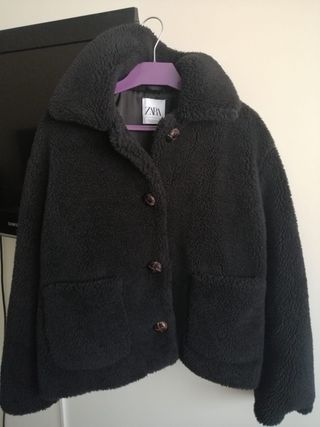 Abrigo de zara de segunda mano por 20 EUR en Residencia Nuestra Señora del  Pilar en WALLAPOP