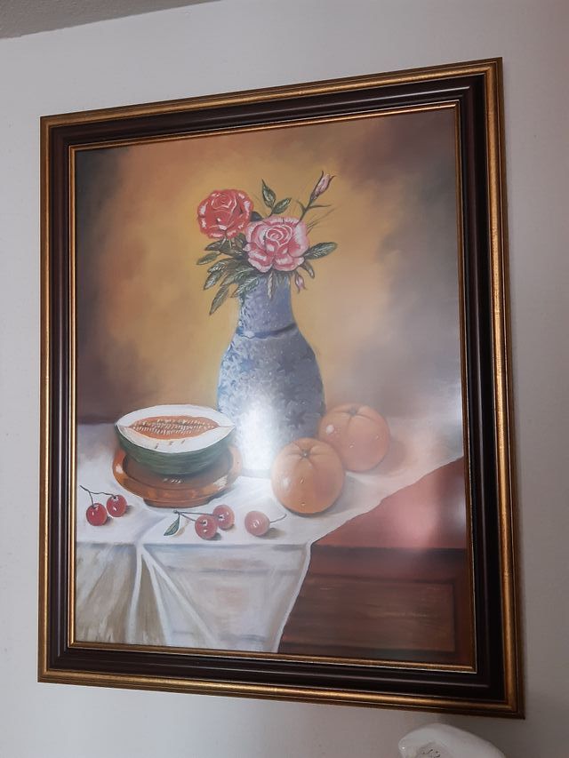 Cuadro decorativo con marco y cristal protector.