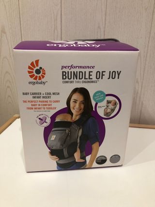 Ergobaby Performance con adaptador para bebé de segunda mano por 60 EUR en  Cornellà de Llobregat en WALLAPOP