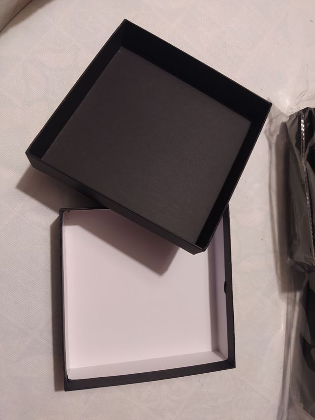 Cajas cartón negro