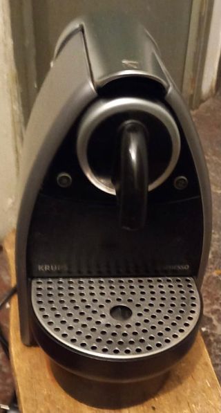 Cafetera nespresso averiada krups de segunda mano por 5 EUR en Cadrete en  WALLAPOP