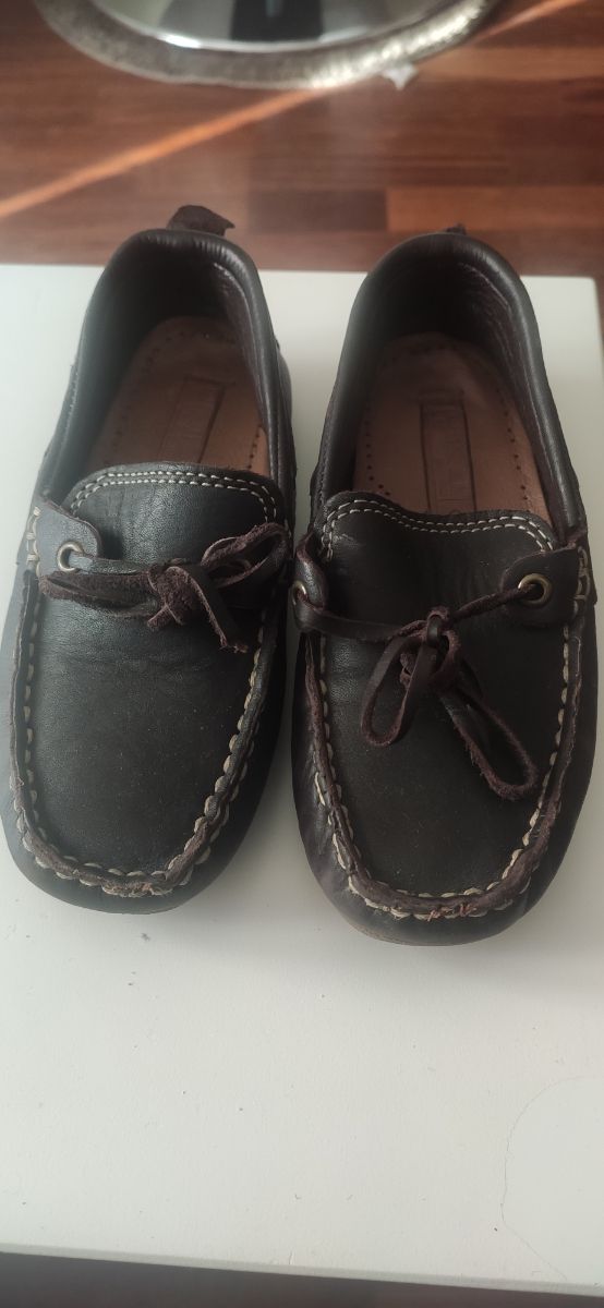 Náutico de piel marrón