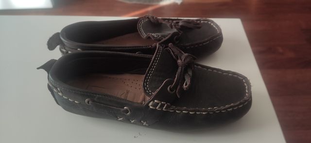 Náutico de piel marrón