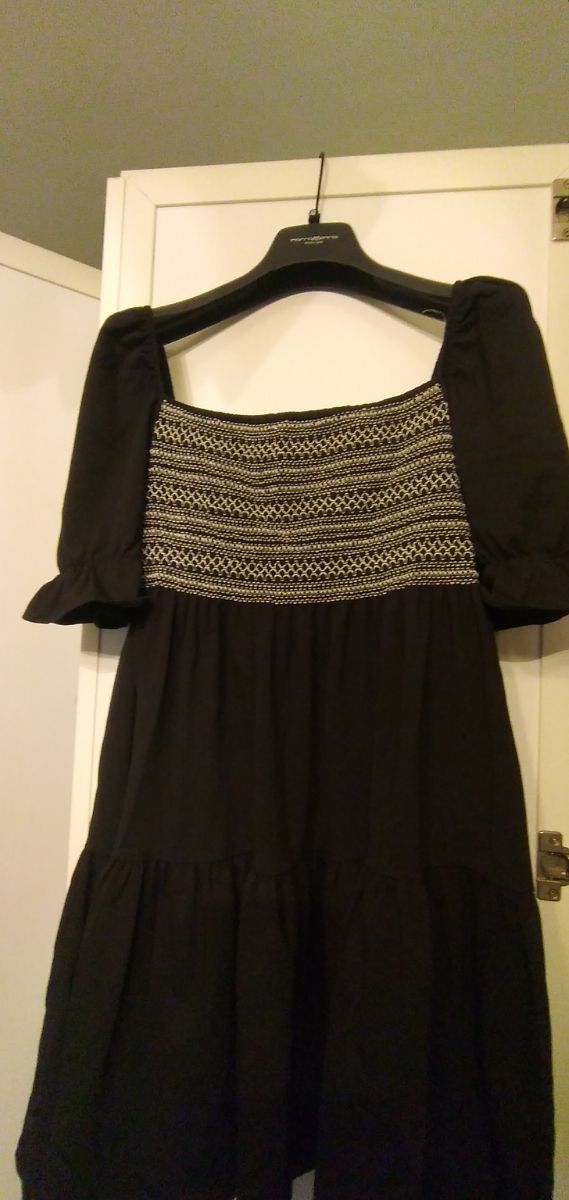 Vestido con nido abejas goma 