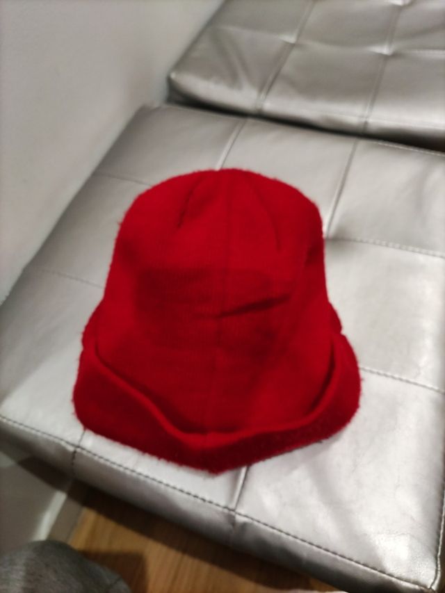 se vende gorro con visera