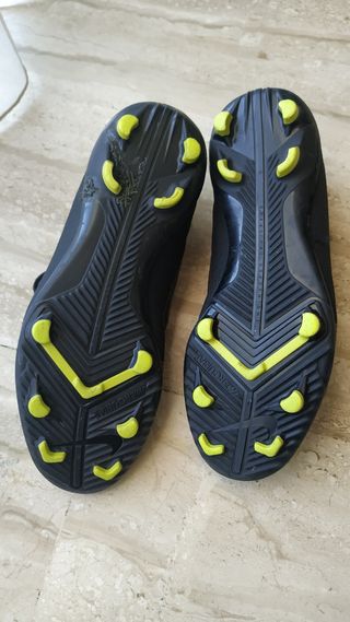 Botas futbol tacos mixtos 36 de segunda mano por 20 EUR en Terrassa en  WALLAPOP