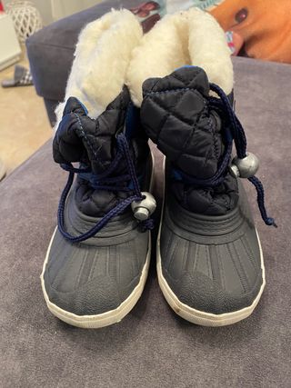 Botas nieve apreski niño talla 26-27 de segunda mano por 8 EUR en  Massanassa en WALLAPOP