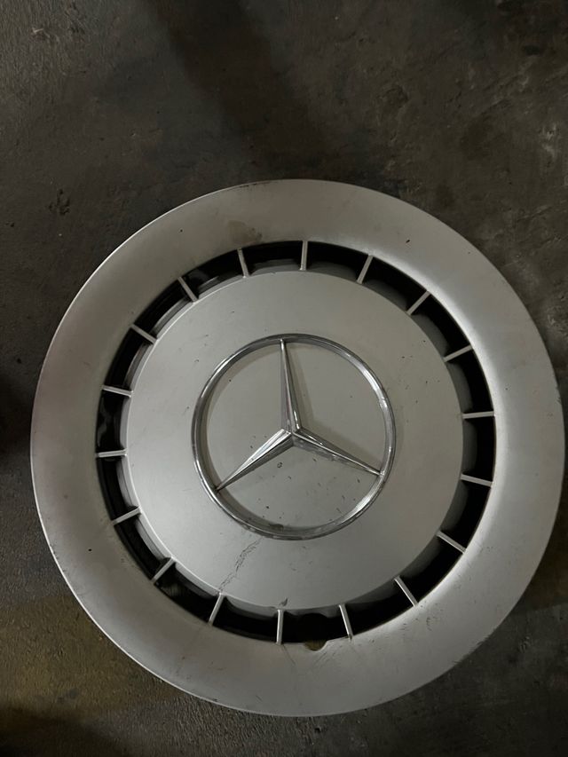 2 tapacubos Mercedes-Benz