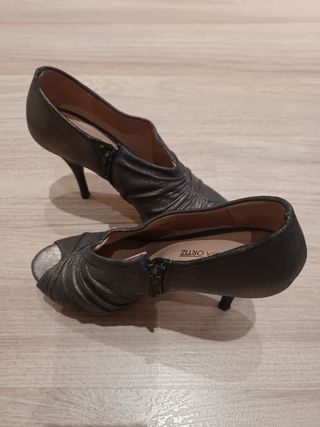 Zapato fiesta GLORIA ORTIZ Talla 38 de segunda mano por 25 EUR en Valencia  en WALLAPOP