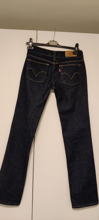 Tejanos Mujer Levis Talla 27 Azul 570 Straight Fit de segunda mano por 22  EUR en Reus en WALLAPOP