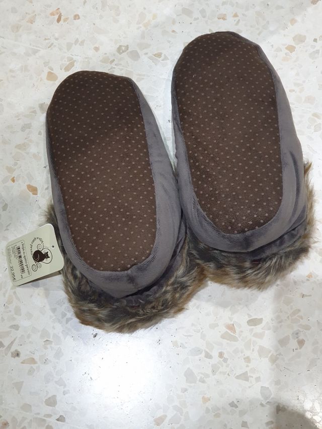 Pantuflas sin estrenar con etiqueta. Talla 39