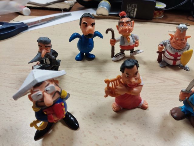 molte figure politiche precarie.