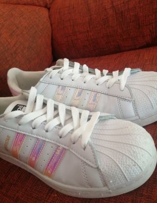 Zapatillas adidas superstar talla 40 de segunda mano por 16 EUR en Alhama  de Murcia en WALLAPOP