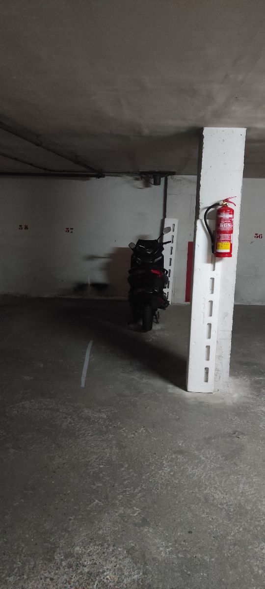 alquilo plaza garaje (Moto)