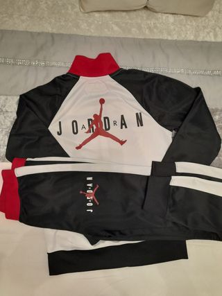 Chándal Jordan original de segunda mano por 30 EUR en Granada en WALLAPOP
