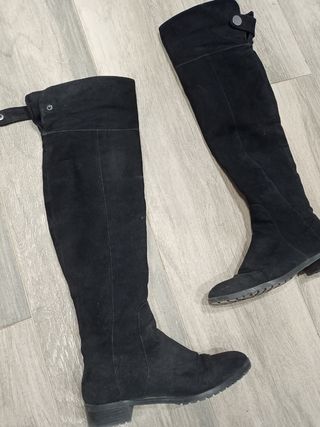 Botas por encima de la rodilla bershka 38 de segunda mano por 7,99 EUR en  Alcázar de San Juan en WALLAPOP