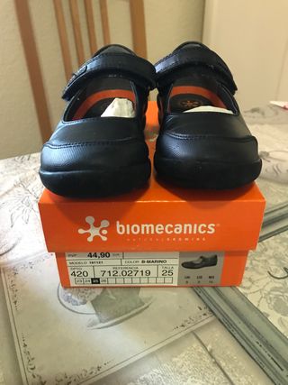 Zapatos Biomecanics 25 de segunda mano por 25 EUR en Fuenlabrada en WALLAPOP