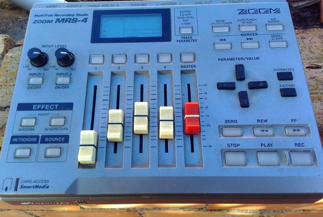 grabadora 4pistas zoom MR4