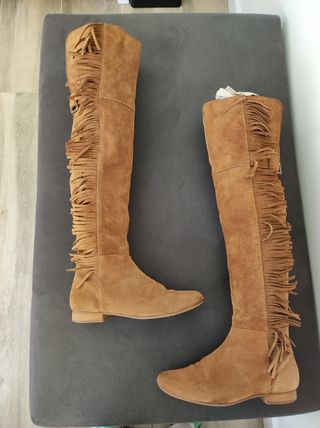 Botas altas serraje y flecos Mango T.36 de segunda mano por 25 EUR en  Madrid en WALLAPOP