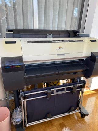 Impresora plotter Canon imagePROGRAF iPF670 de segunda mano por 400 EUR en  Madrid en WALLAPOP