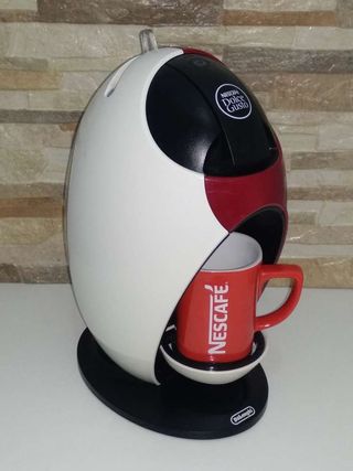 Cafetera Nescafé Dolce Gusto Jovia blanca\\/burdeos de segunda mano por 25  EUR en Málaga en WALLAPOP