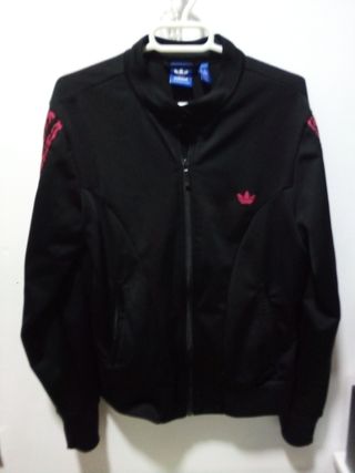 Chaqueta Adidas mujer Color negro de segunda mano por 5 EUR en Olula del  Río en WALLAPOP