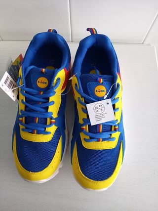 Zapatillas lidl de segunda mano por 30 EUR en Madrid en WALLAPOP