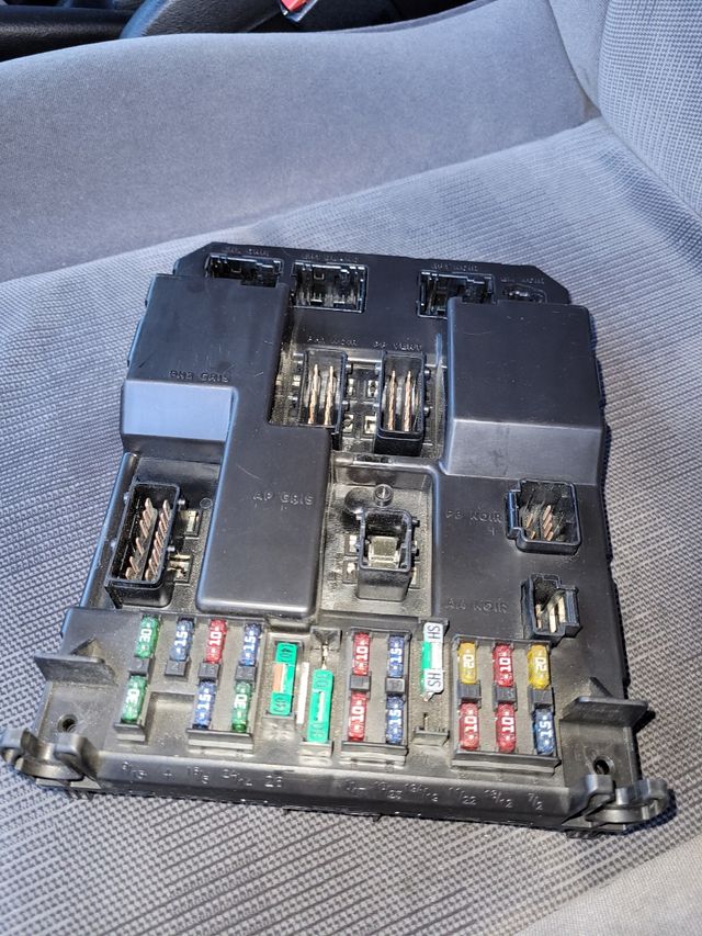 Caja fusibles peugeot 307