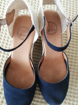 Alpargatas cuñas Pequeña Moma 37 de segunda mano por 39 EUR en Badajoz en  WALLAPOP