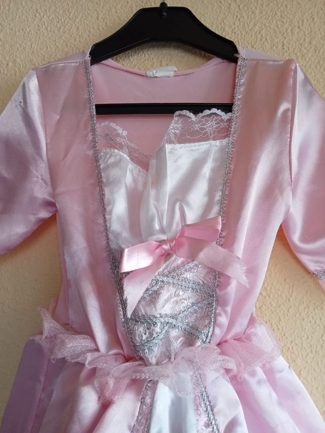 Disfraz vestido de princesa rosa, incluye cancán.