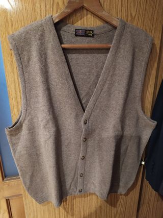 Chaleco caballero marron clarito de segunda mano por 15 EUR en San Martín  de la Vega en WALLAPOP